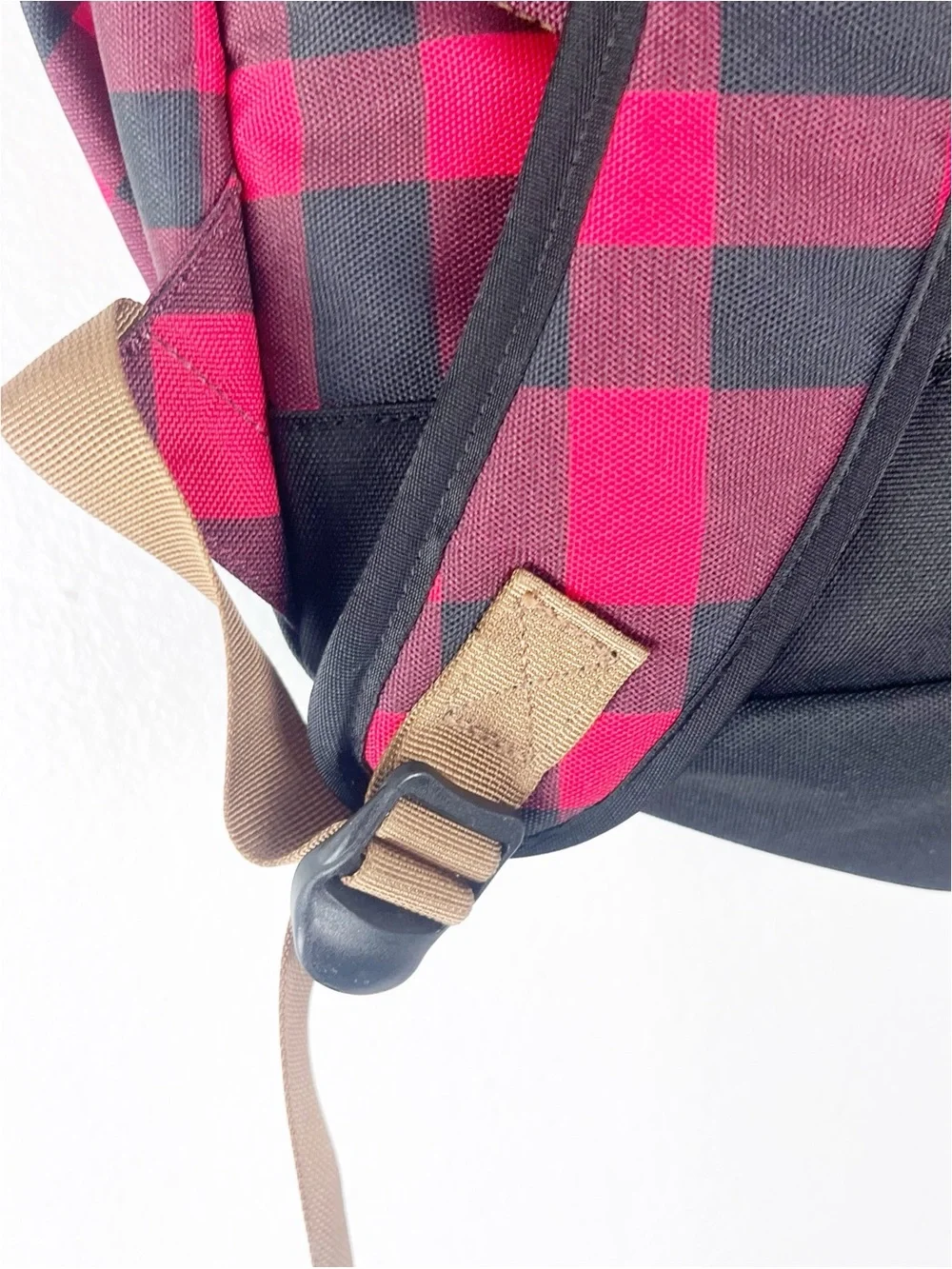 Kavu red black
